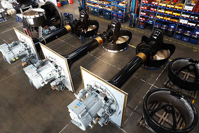 A look inside the assembly shop at SCHOTTEL's production site in Wismar, Germany, shows the particularly long propeller arm length of the rudder propellers for the Frederick Paup. 