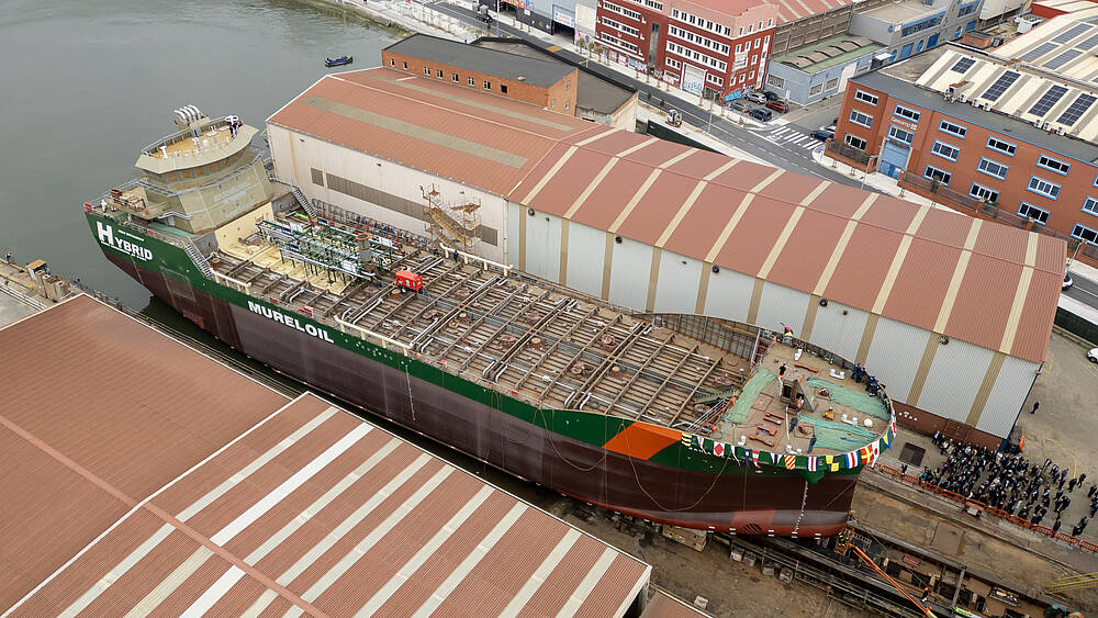 Bahía Beatriz is an 8,000 DWT hybrid chemical tanker, specifically designed for bunkering operations and terminal-to-terminal fuel transport.